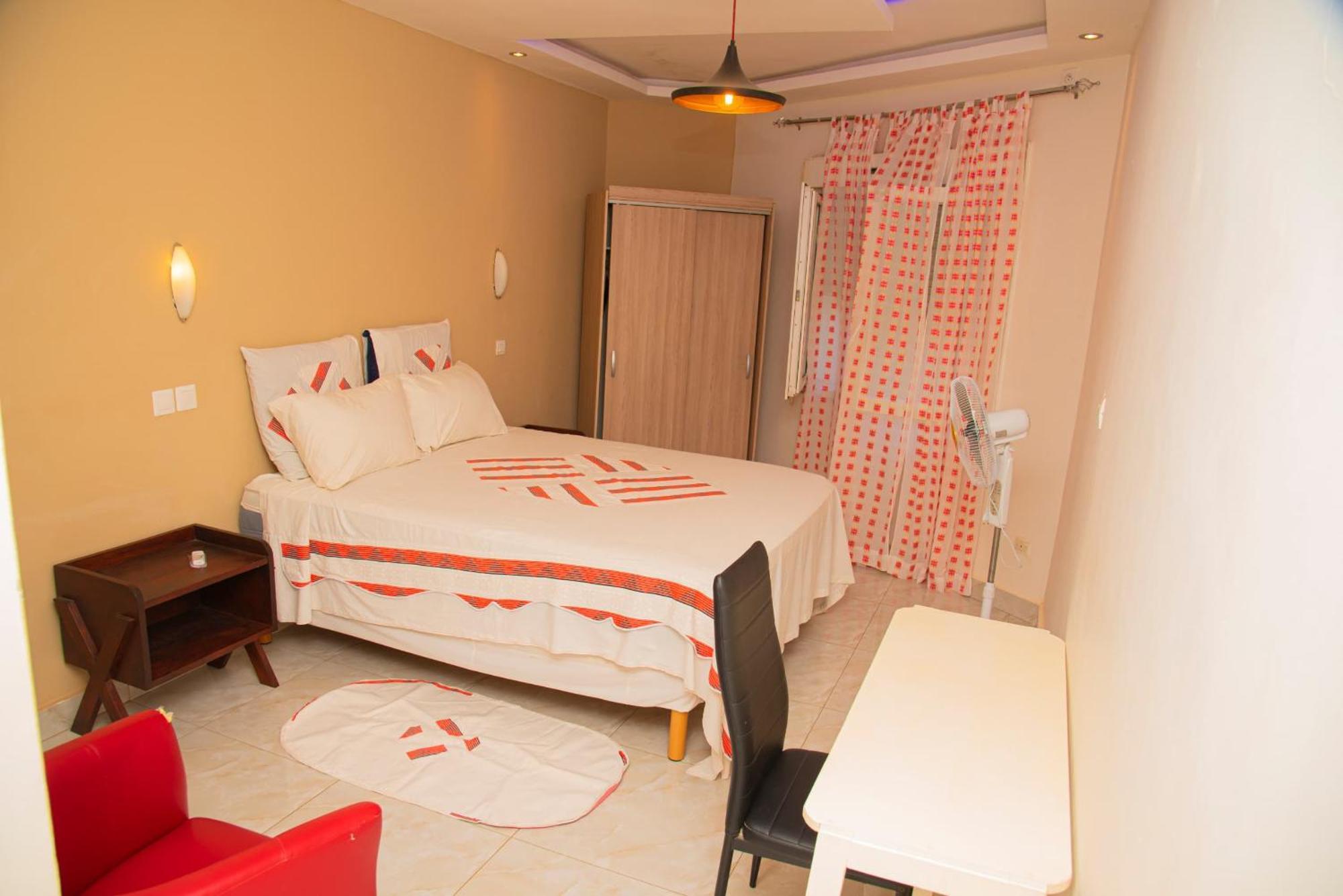 Chambres D'Hotes Villa Luciana Saly Екстер'єр фото