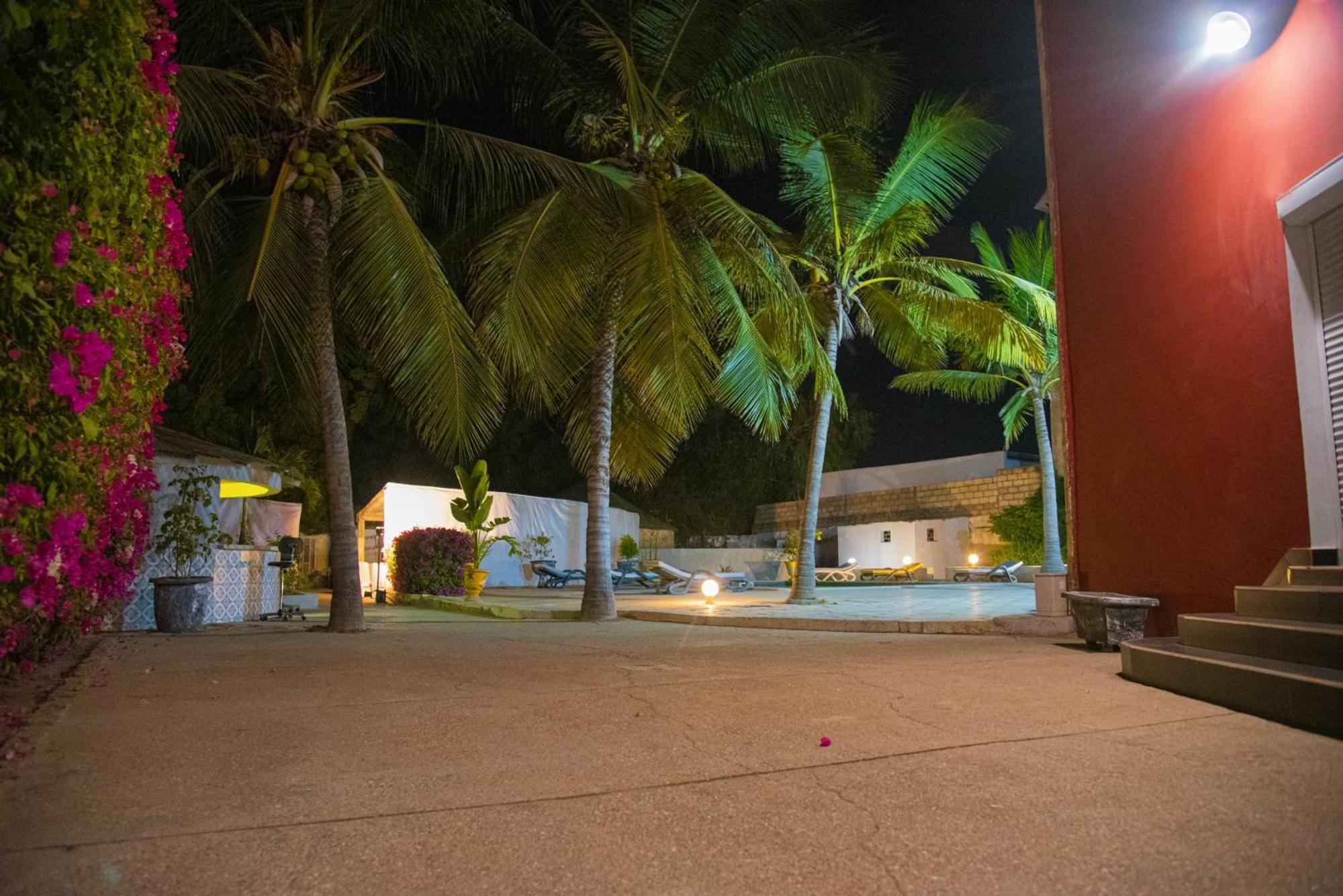 Chambres D'Hotes Villa Luciana Saly Екстер'єр фото