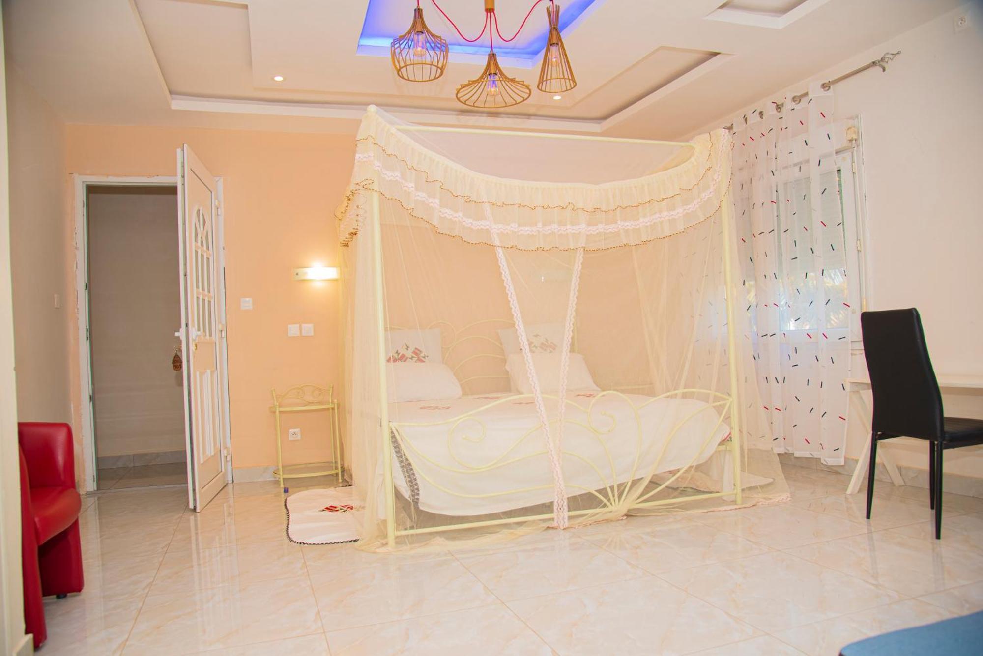Chambres D'Hotes Villa Luciana Saly Екстер'єр фото